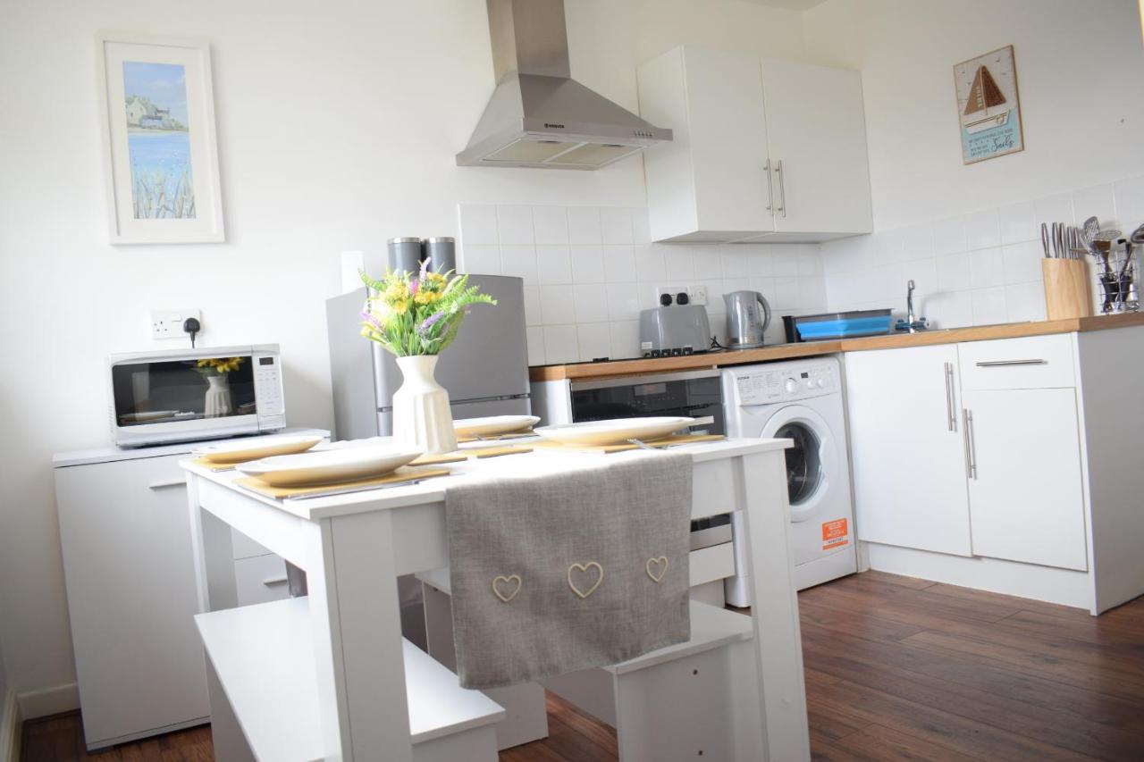The Bay Beach Apartments บอร์นมัธ ภายนอก รูปภาพ