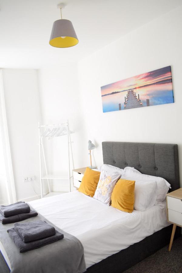 The Bay Beach Apartments บอร์นมัธ ภายนอก รูปภาพ