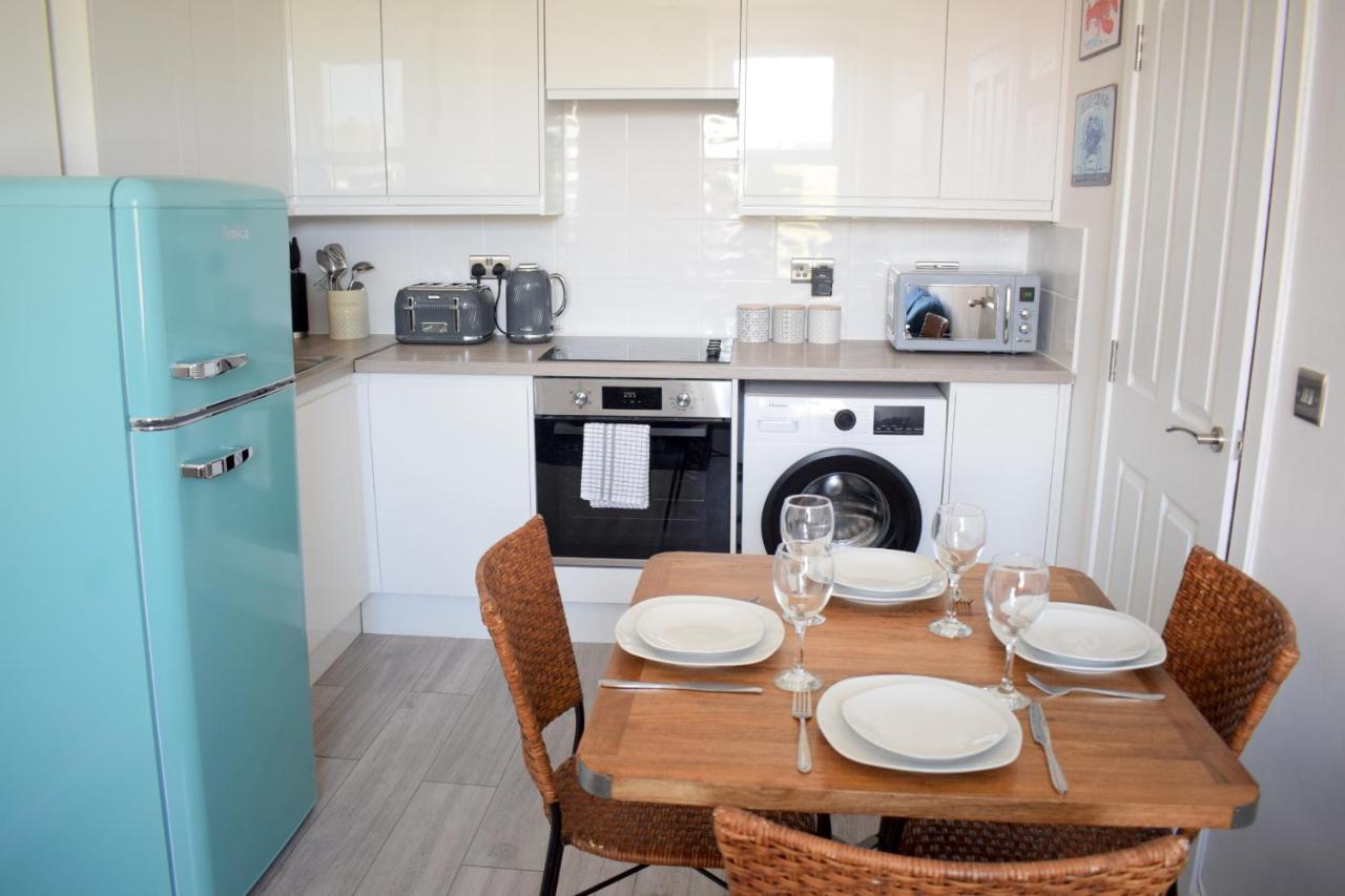 The Bay Beach Apartments บอร์นมัธ ภายนอก รูปภาพ