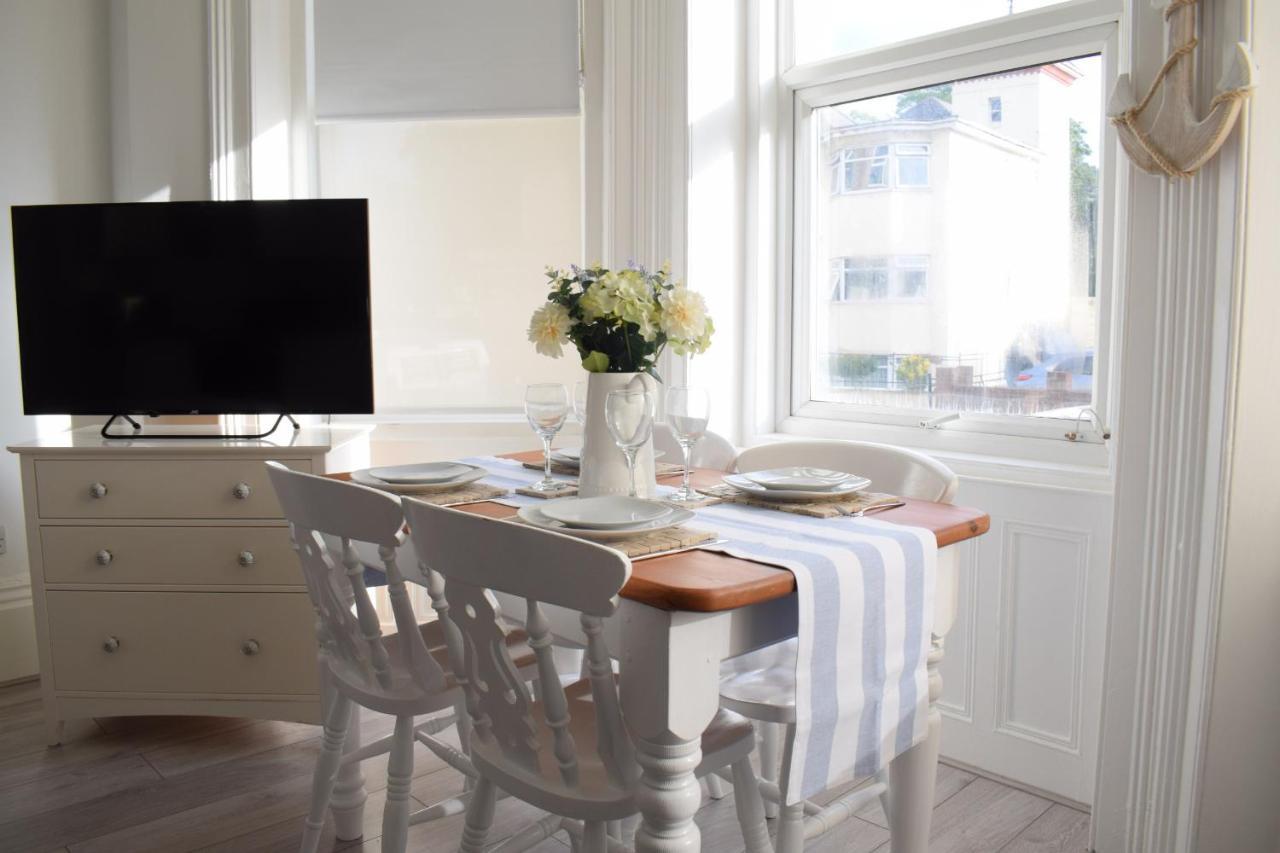 The Bay Beach Apartments บอร์นมัธ ภายนอก รูปภาพ
